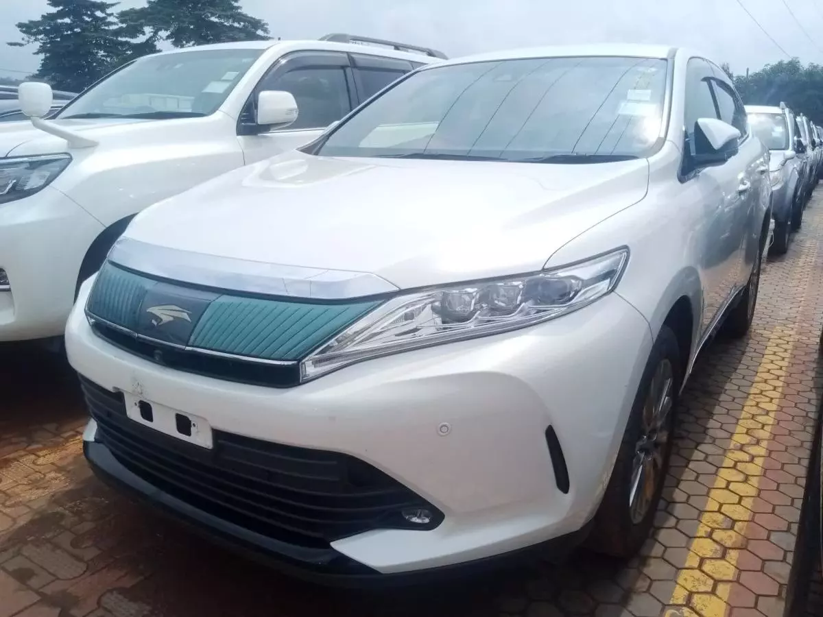 Toyota Harrier   - 2016