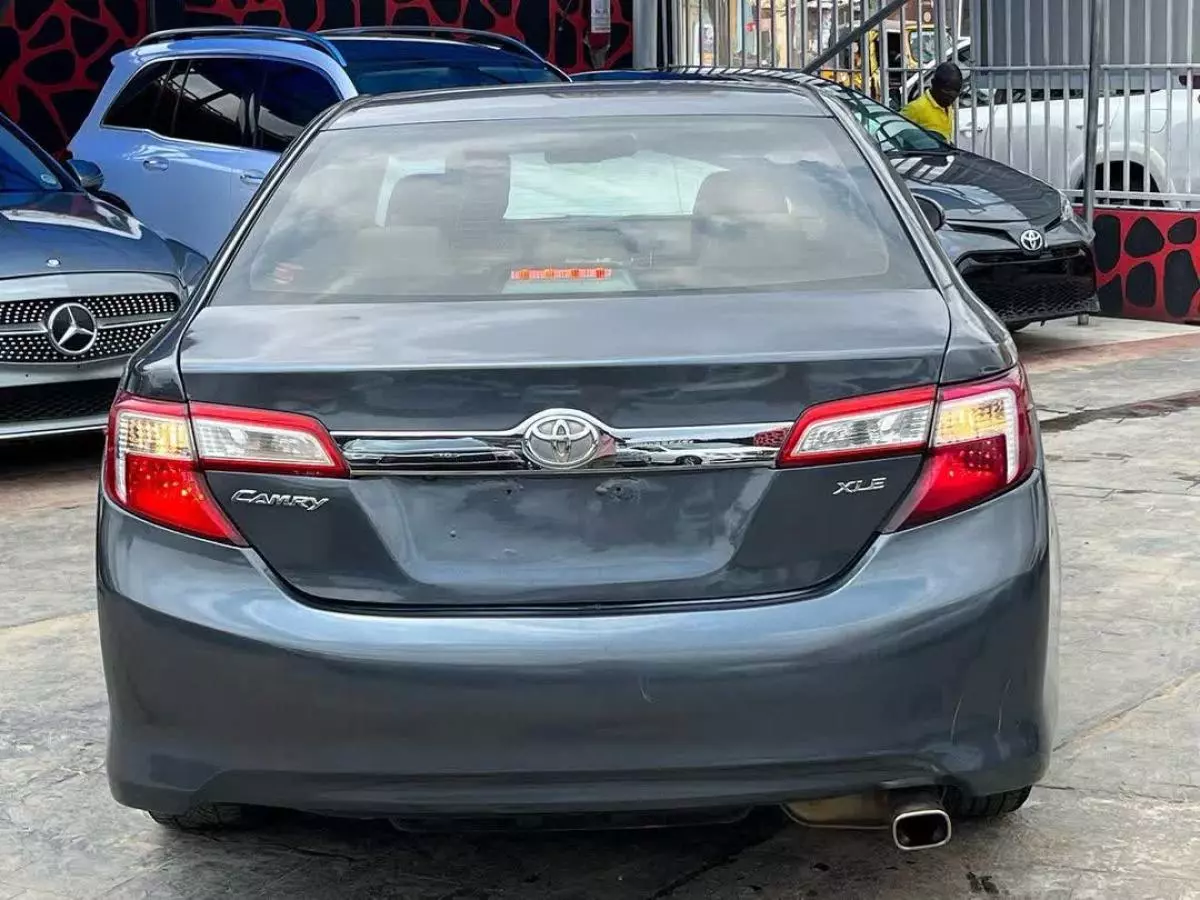 Toyota Camry   - 2012