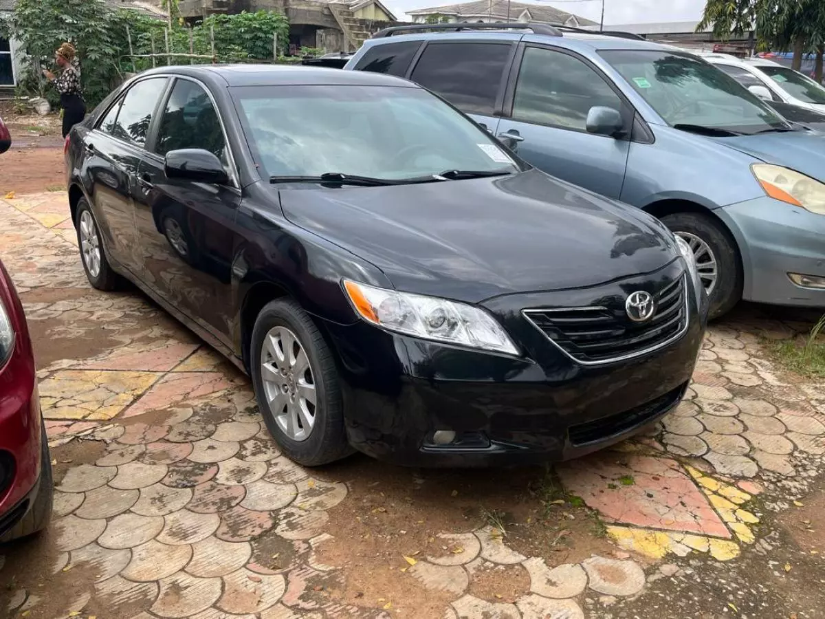 Toyota Camry   - 2009