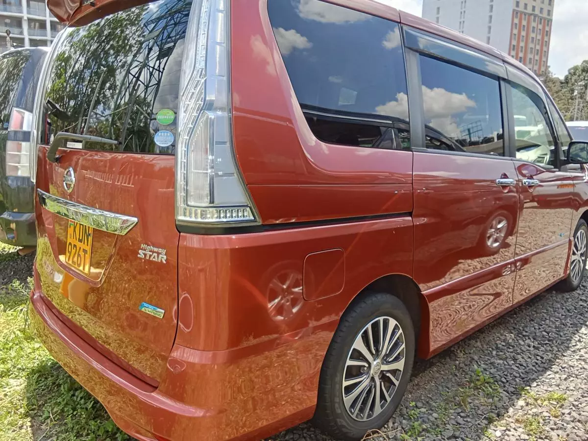 Nissan Serena   - 2016