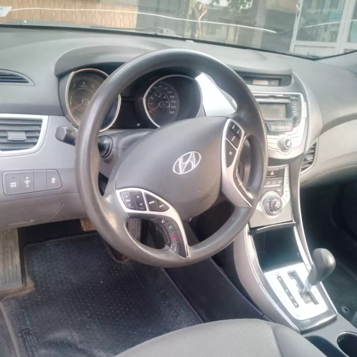 Hyundai ELANTRA 1,6L BVM GLS New   - 2012