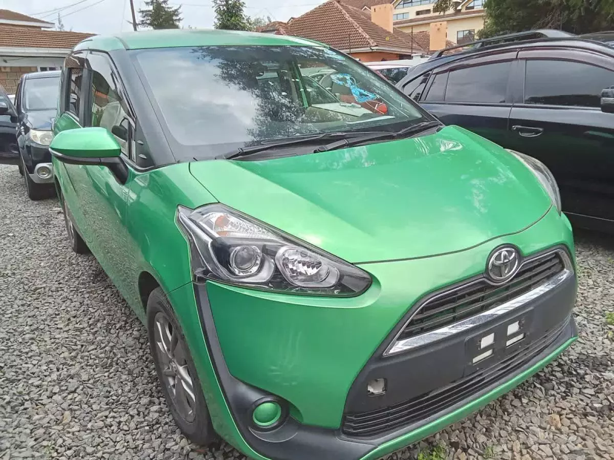 Toyota Sienta - 2016