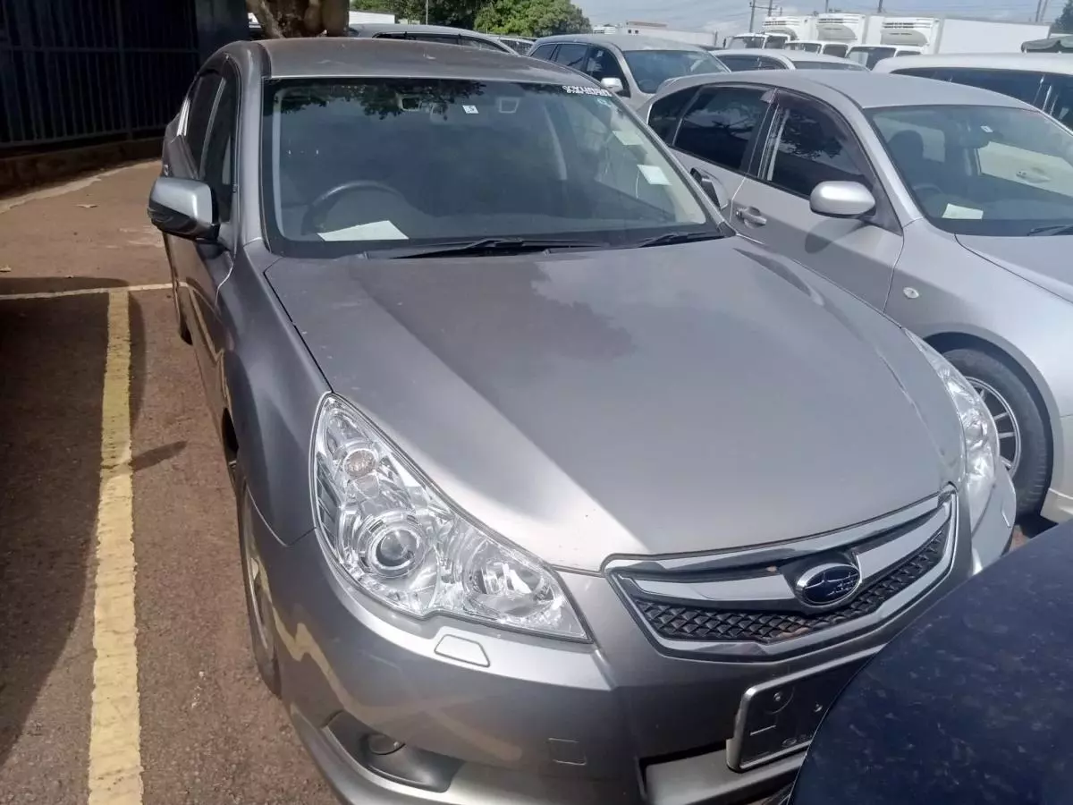 Subaru Legacy   - 2011