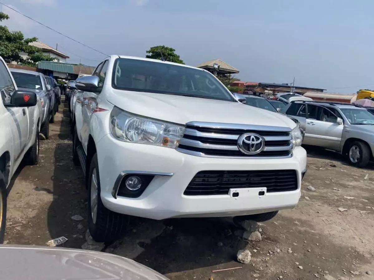 Toyota Hilux - 2016