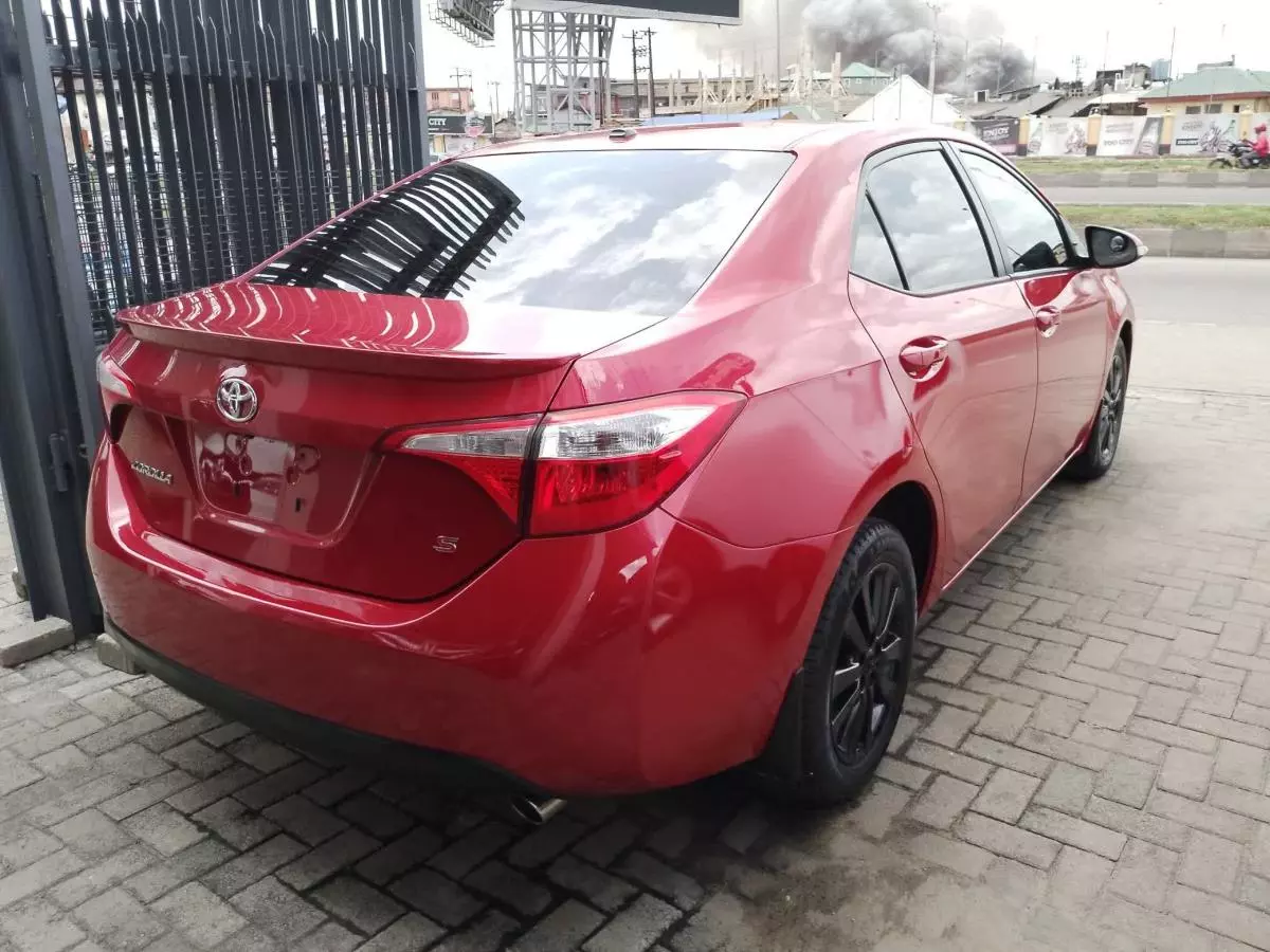 Toyota Corolla   - 2016