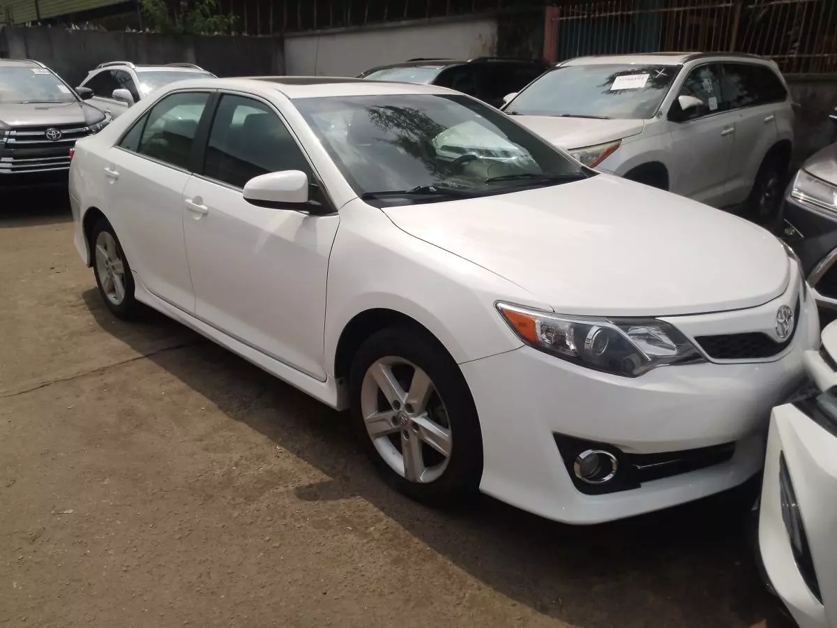 Toyota Camry   - 2013