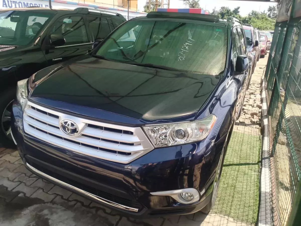 Toyota Highlander   - 2011