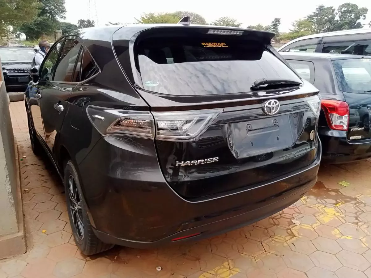 Toyota Harrier   - 2016