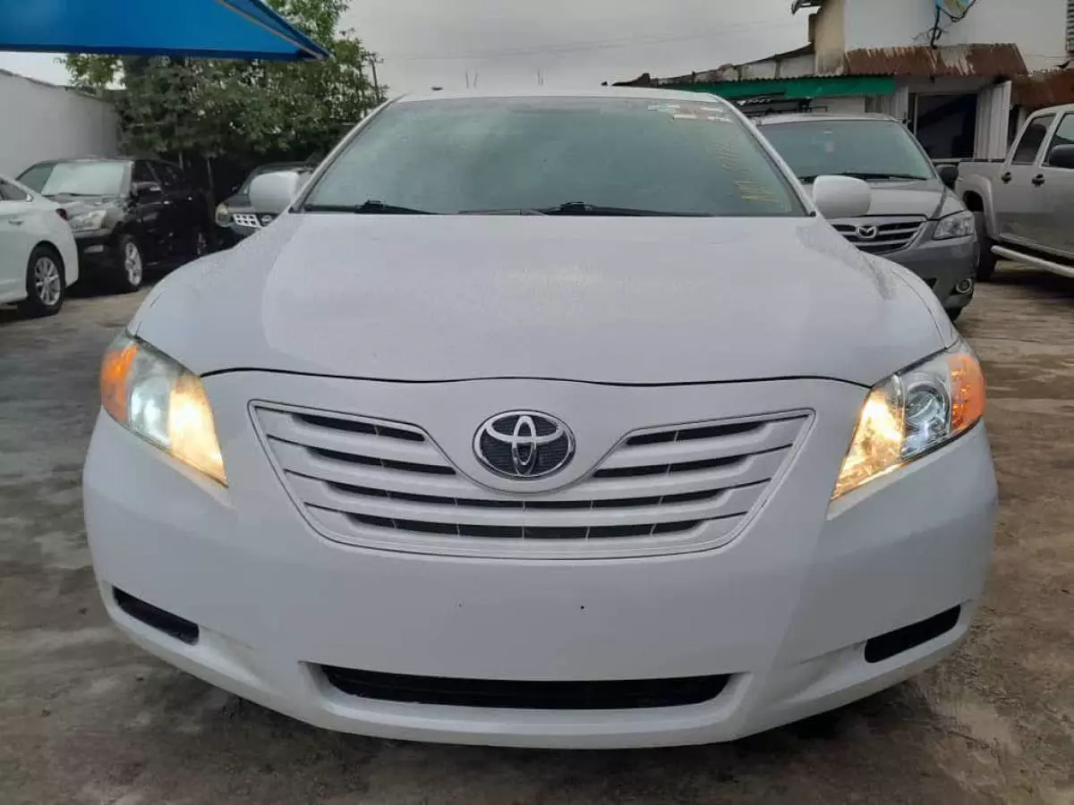 Toyota Camry   - 2009