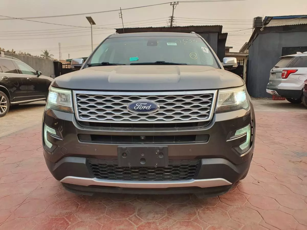 Ford Explorer   - 2017