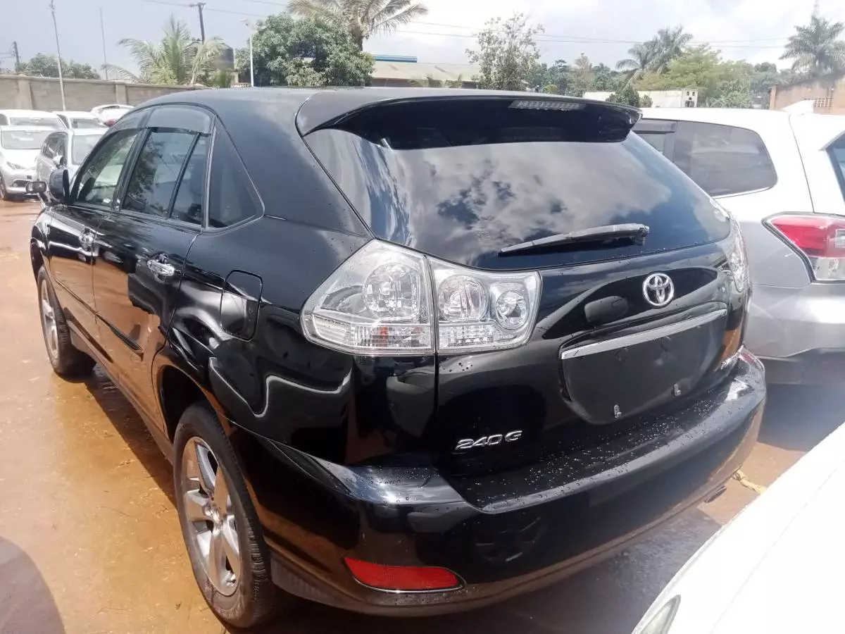 Toyota Harrier   - 2011