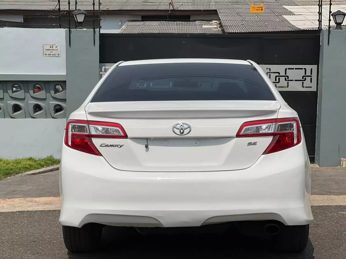 Toyota Camry   - 2014