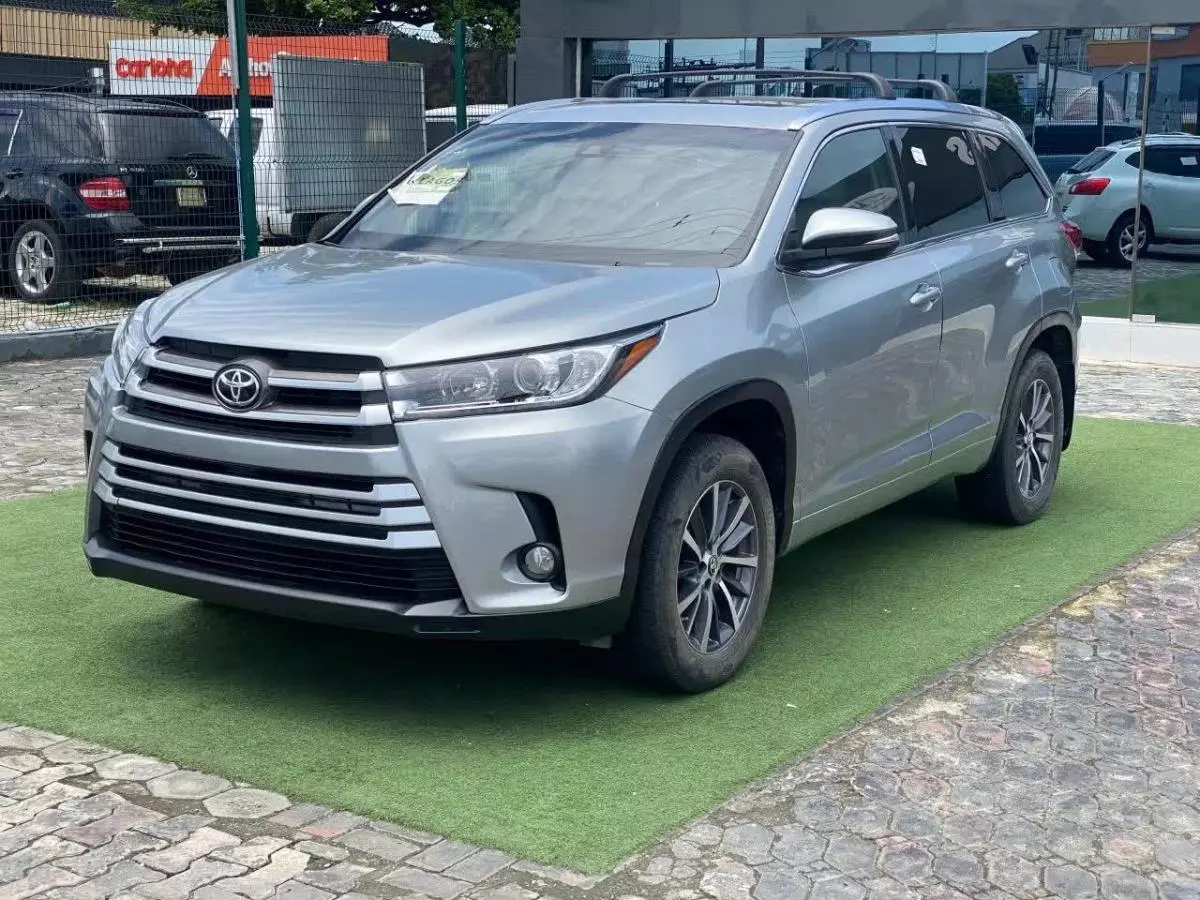 Toyota Highlander   - 2017