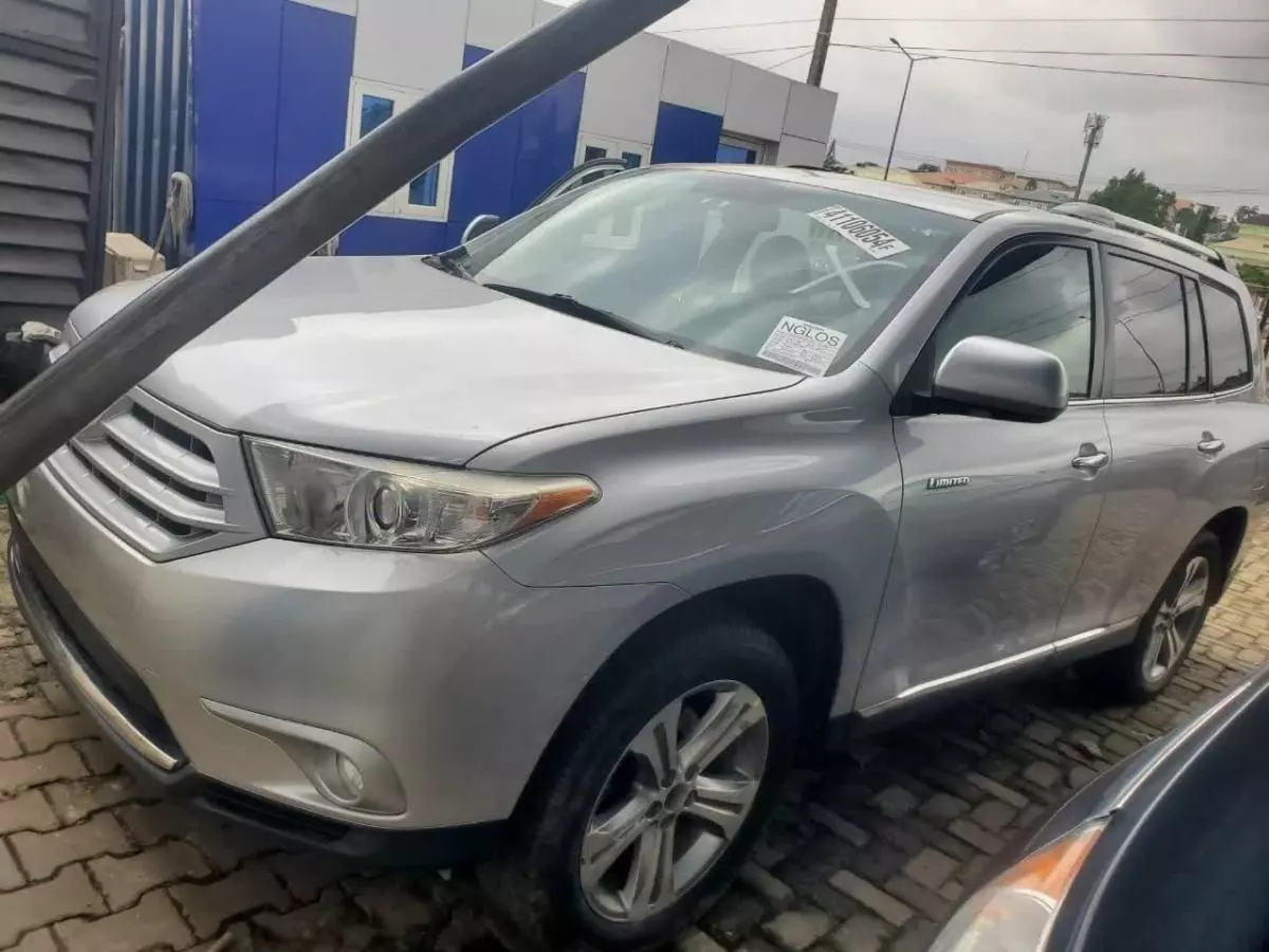 Toyota Highlander   - 2012