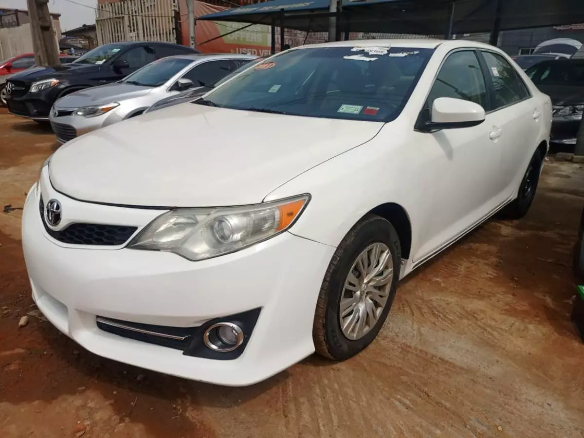 Toyota Camry   - 2014