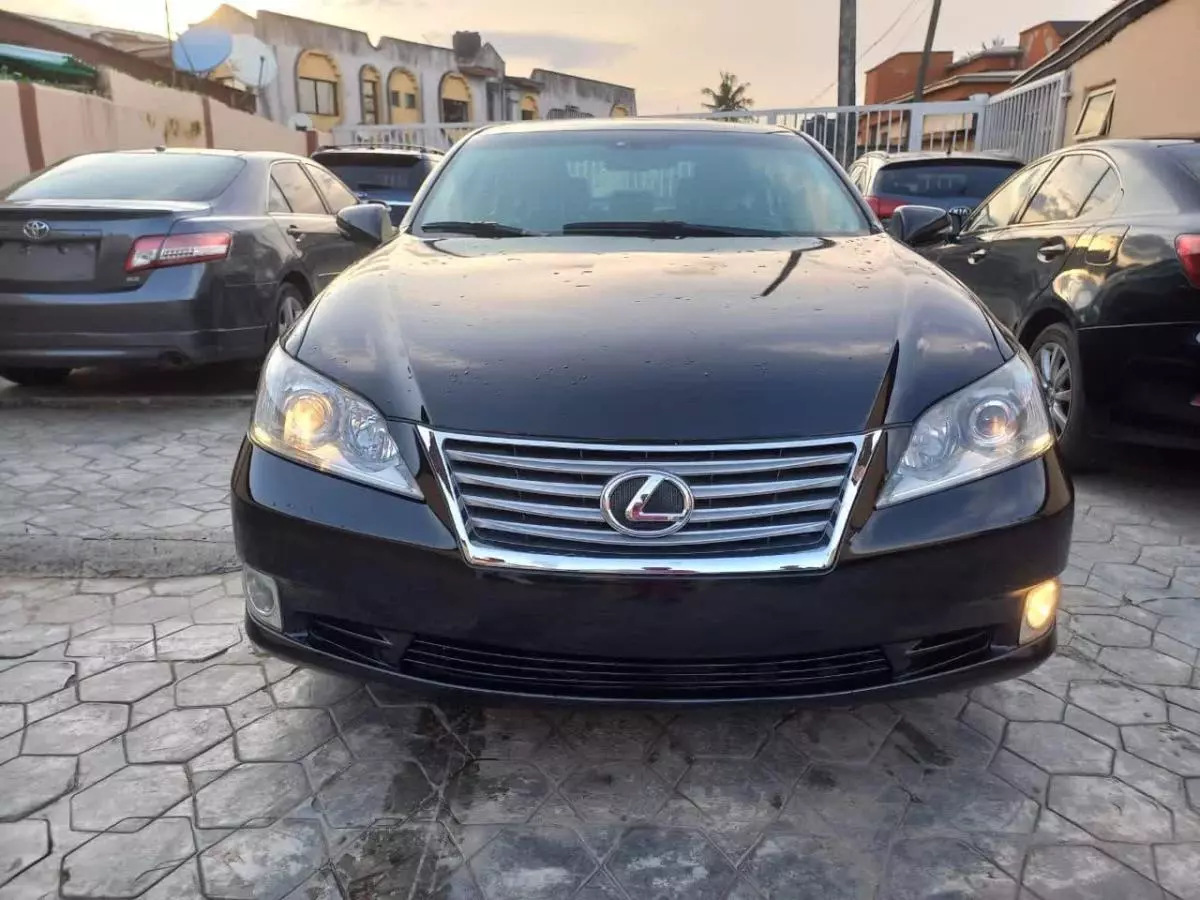 Lexus ES 350   - 2010