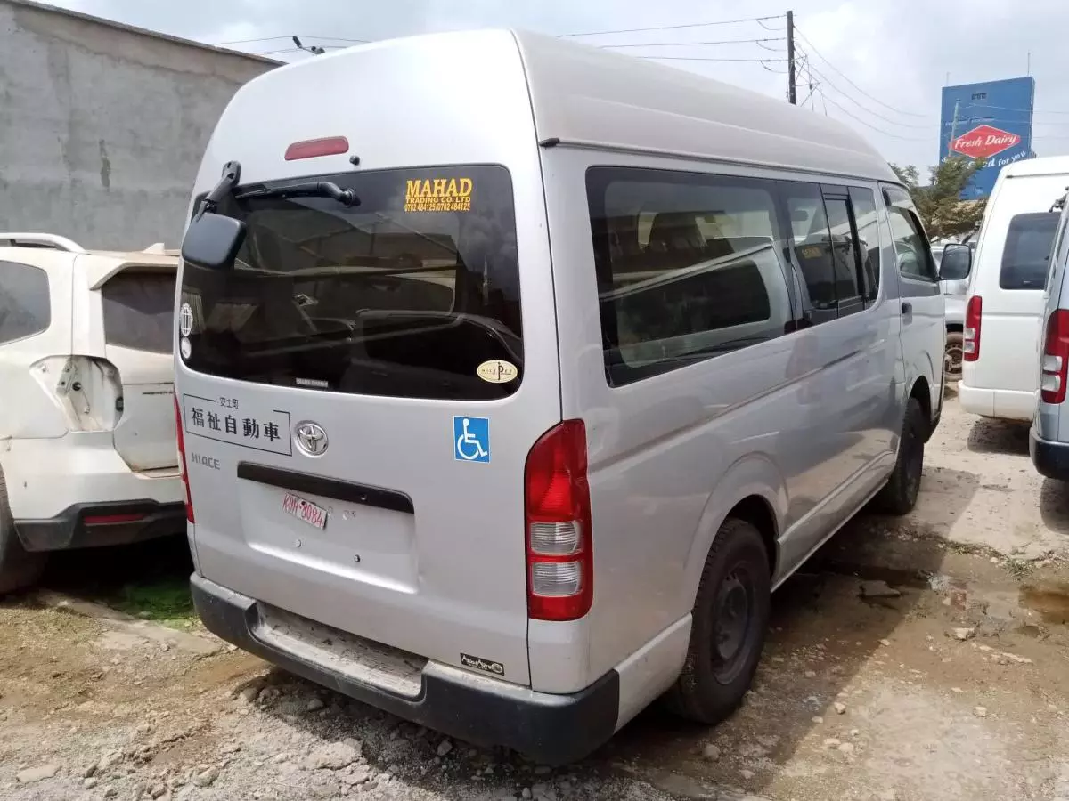 Toyota Hiace   - 2012