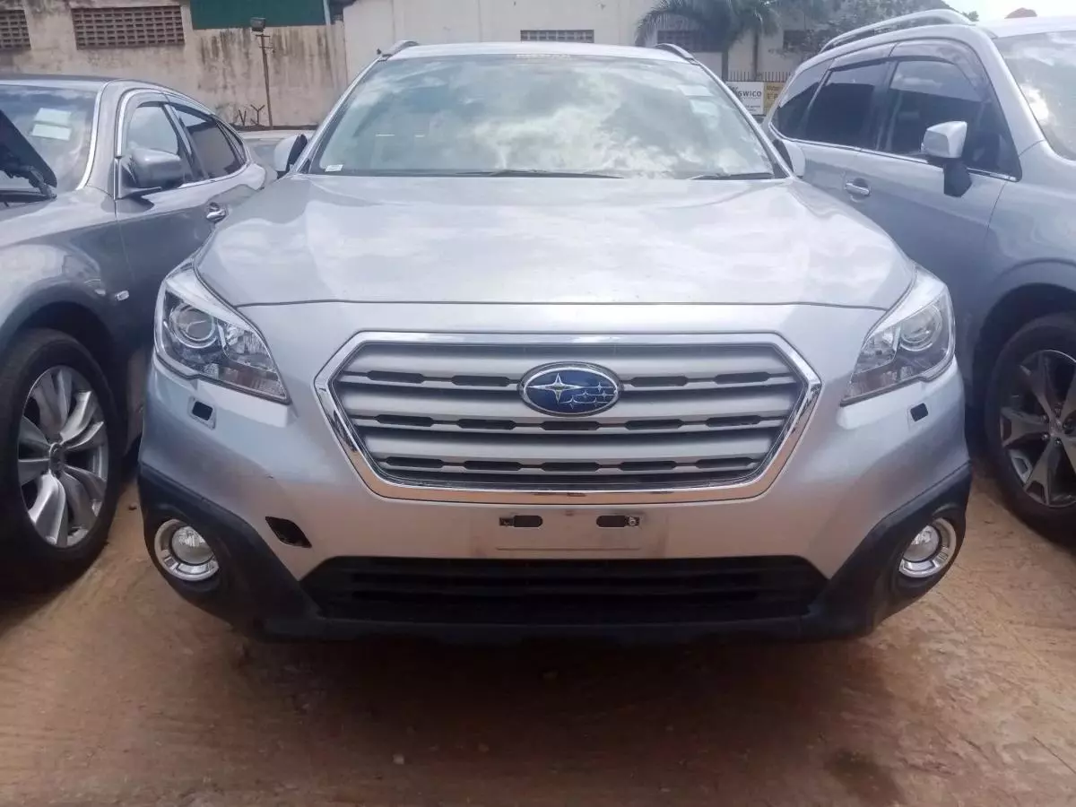 Subaru Outback   - 2015