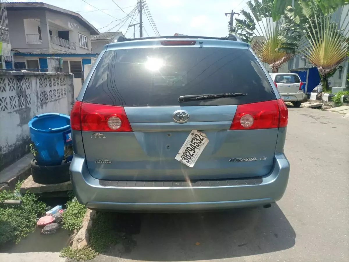 Toyota Sienna - 2008