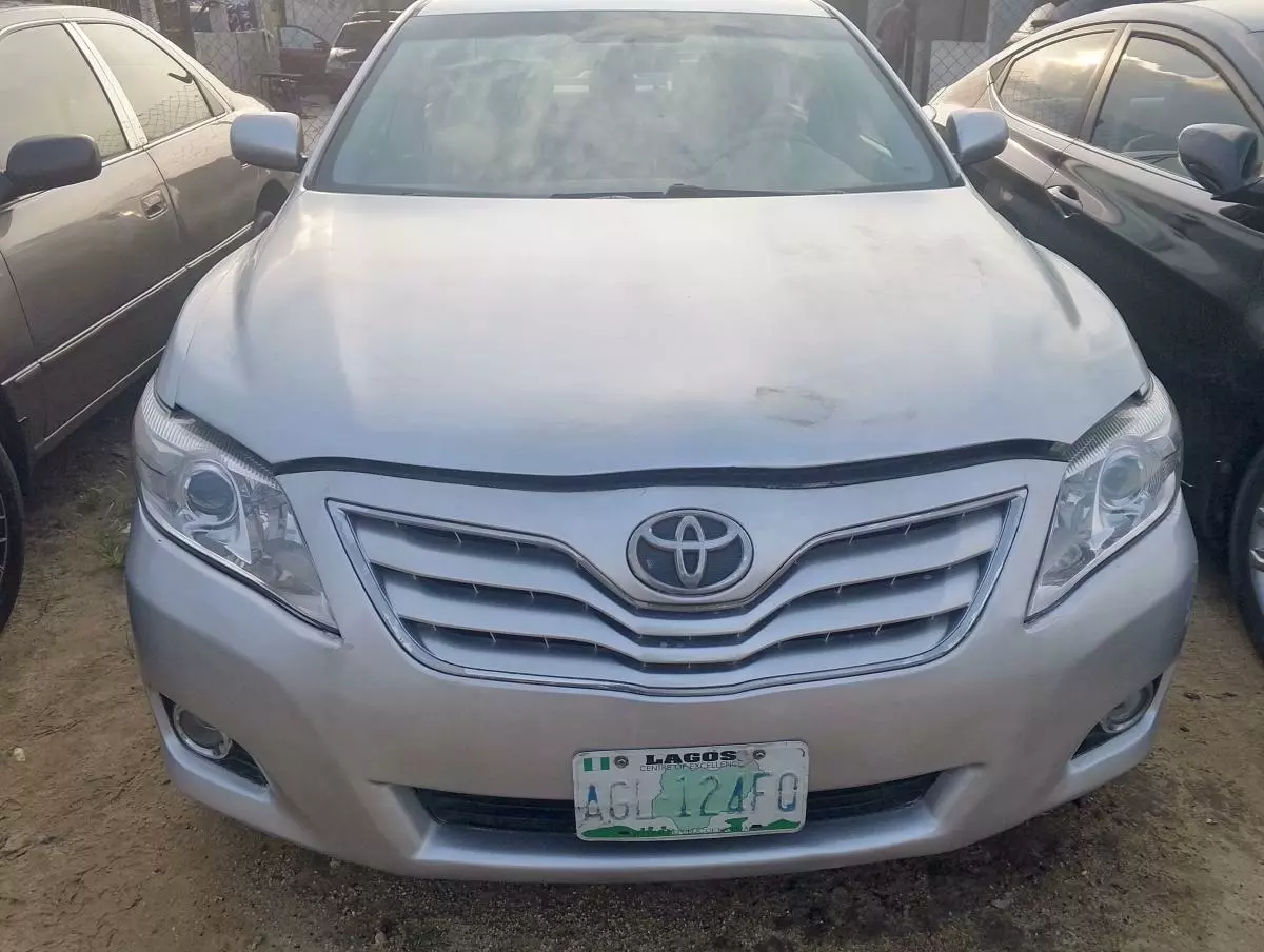 Toyota Camry   - 2010