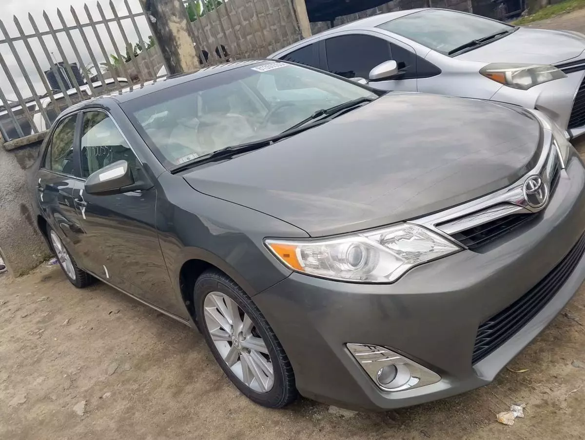 Toyota Camry   - 2012