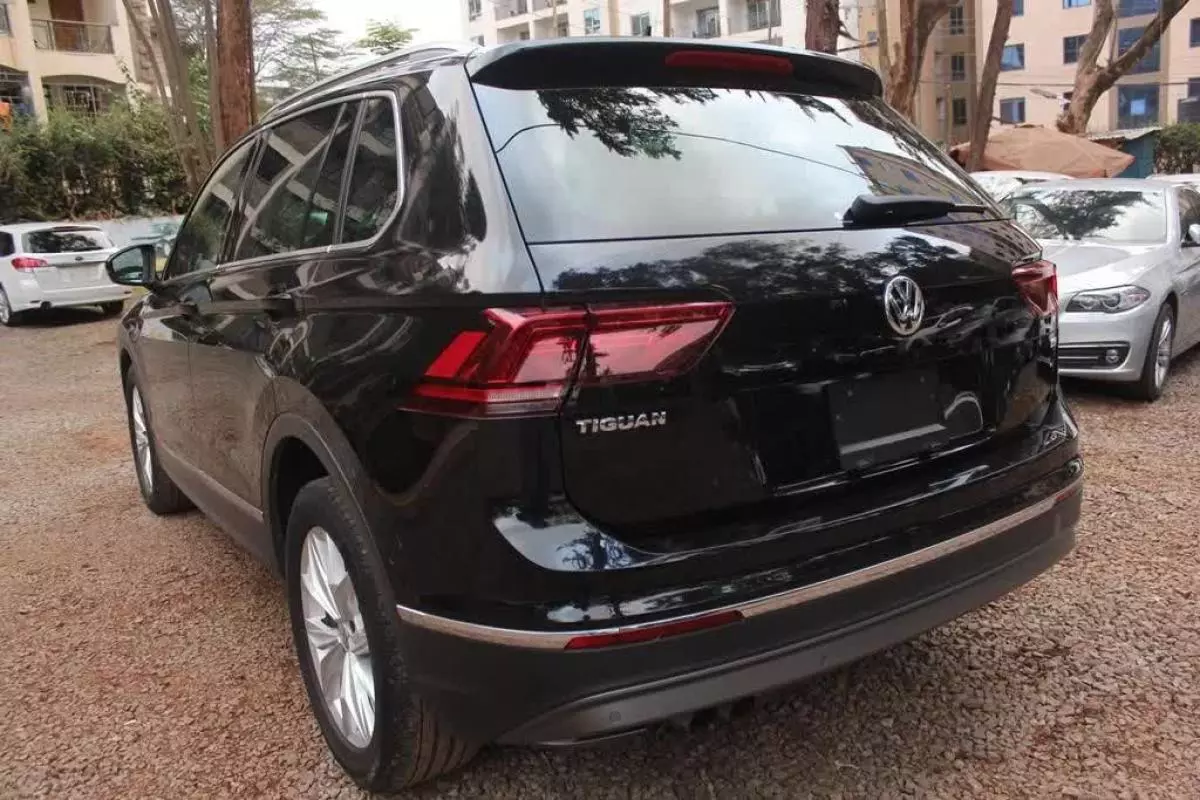 Volkswagen Tiguan - 2016