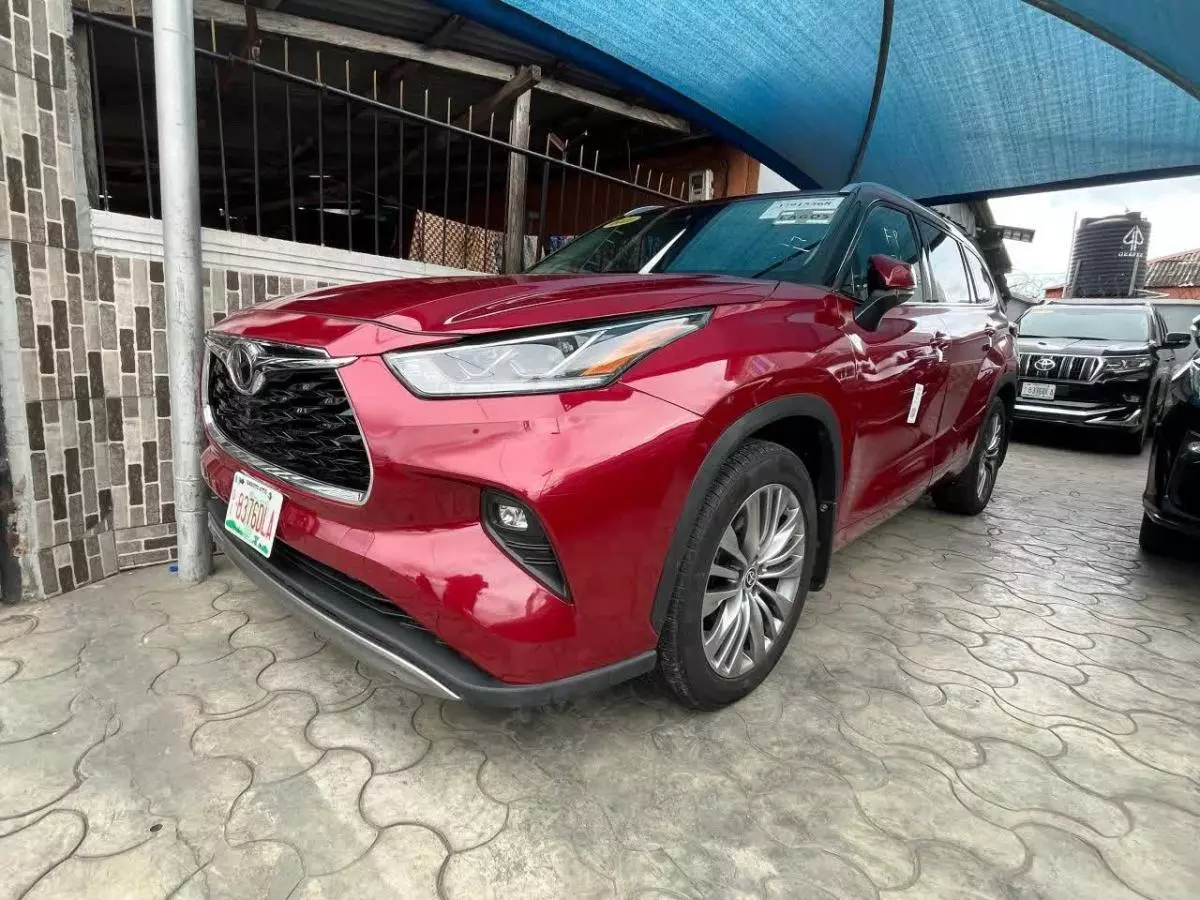 Toyota Highlander   - 2021