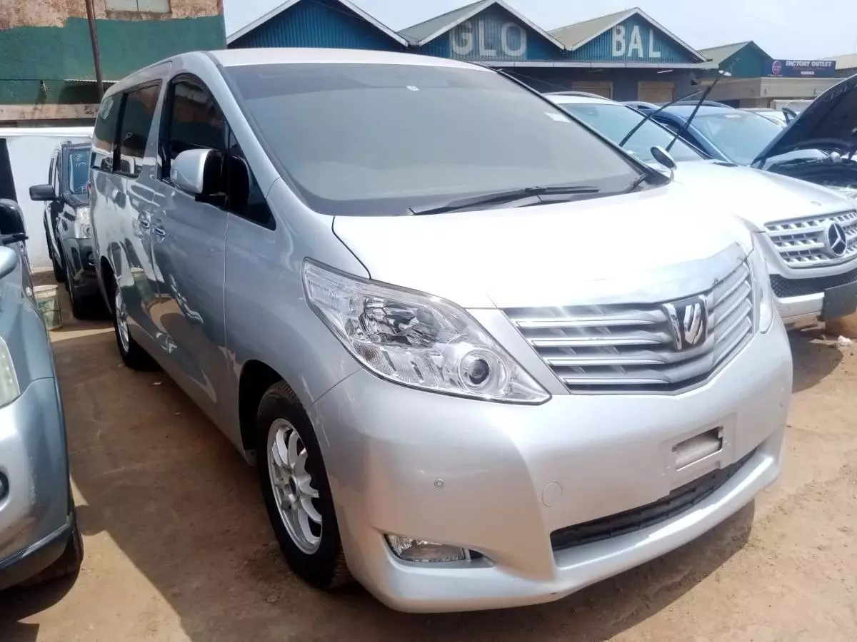 Toyota Alphard   - 2010