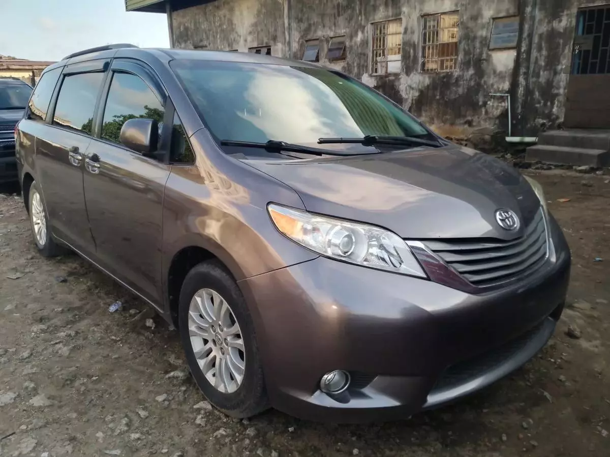 Toyota Sienna   - 2012