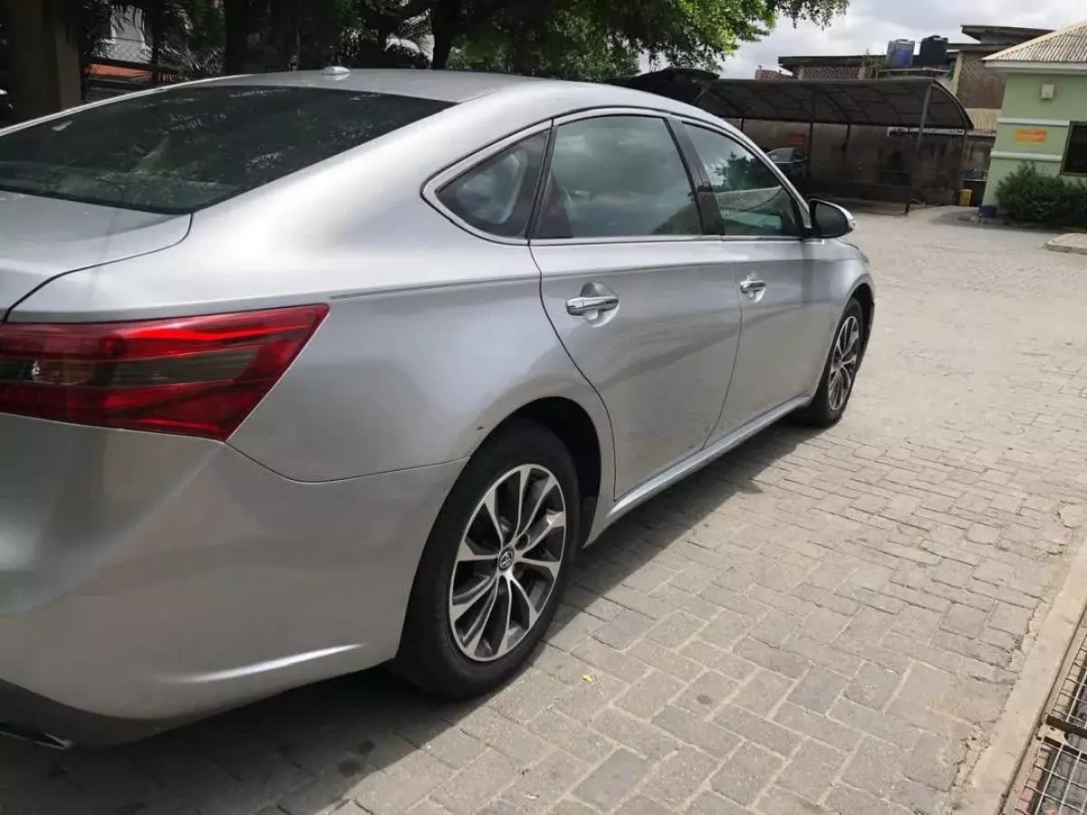 Toyota Avalon   - 2016