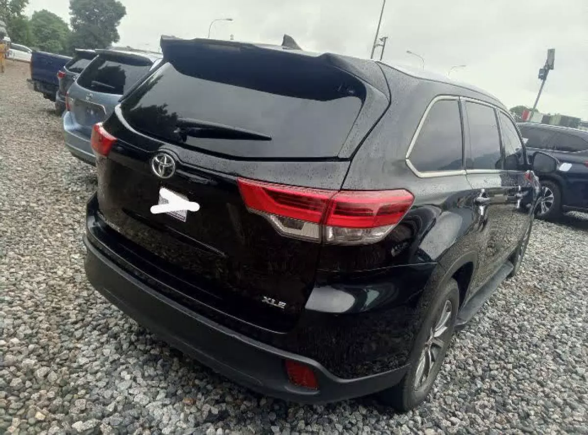 Toyota Highlander   - 2019