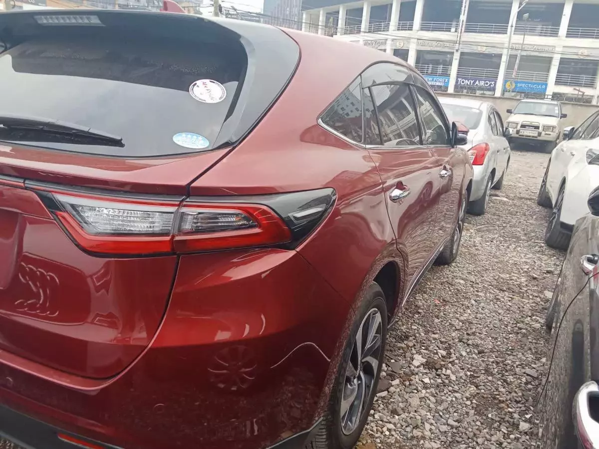 Toyota Harrier   - 2017