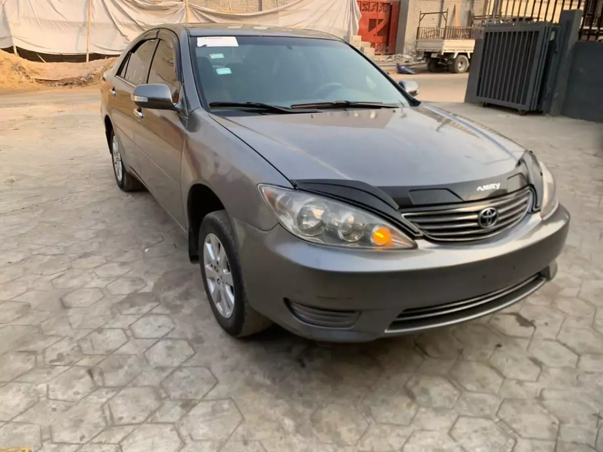 Toyota Camry   - 2005