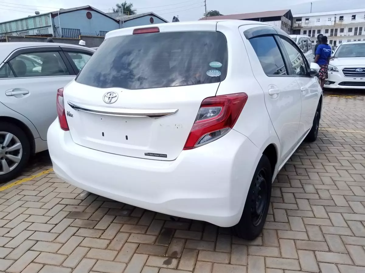 Toyota Vitz   - 2011