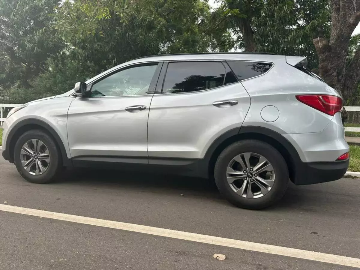 Hyundai Santa Fe   - 2016