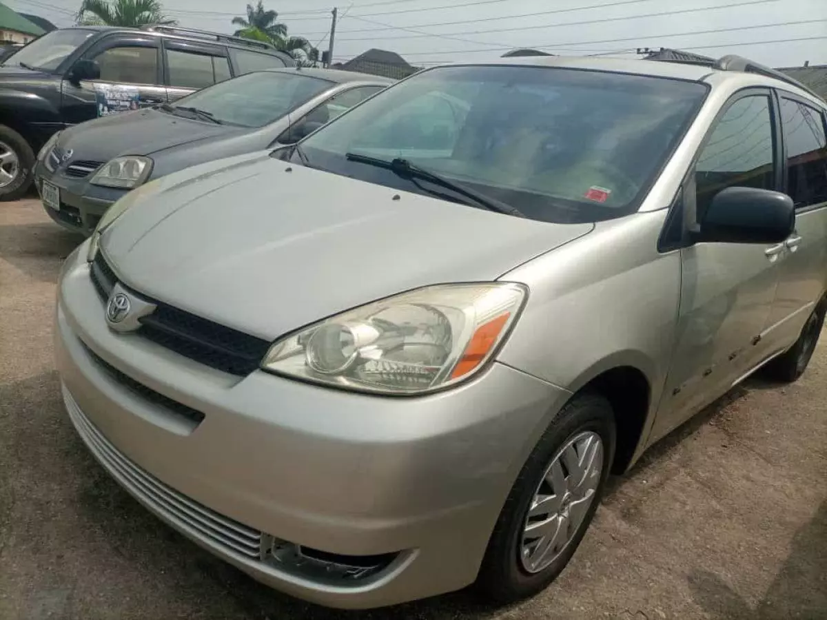 Toyota Sienna - 2005
