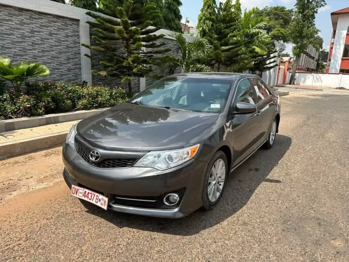 Toyota Camry   - 2014