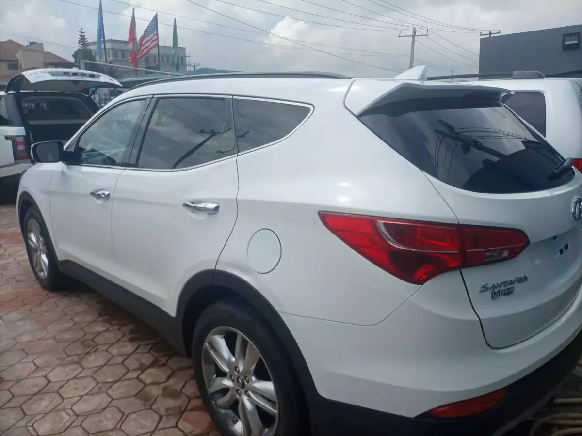 Hyundai Santa Fe   - 2013