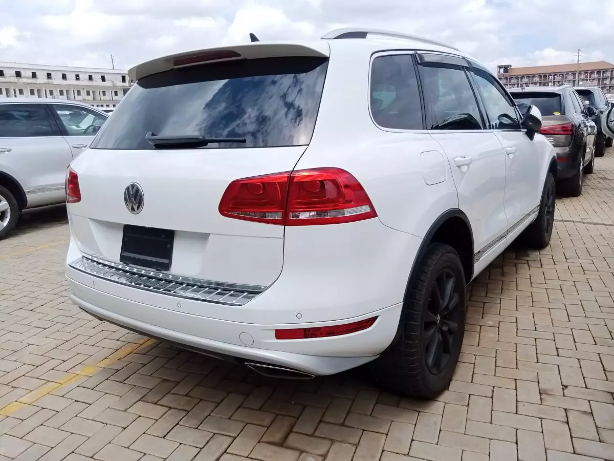 Volkswagen Touareg   - 2011