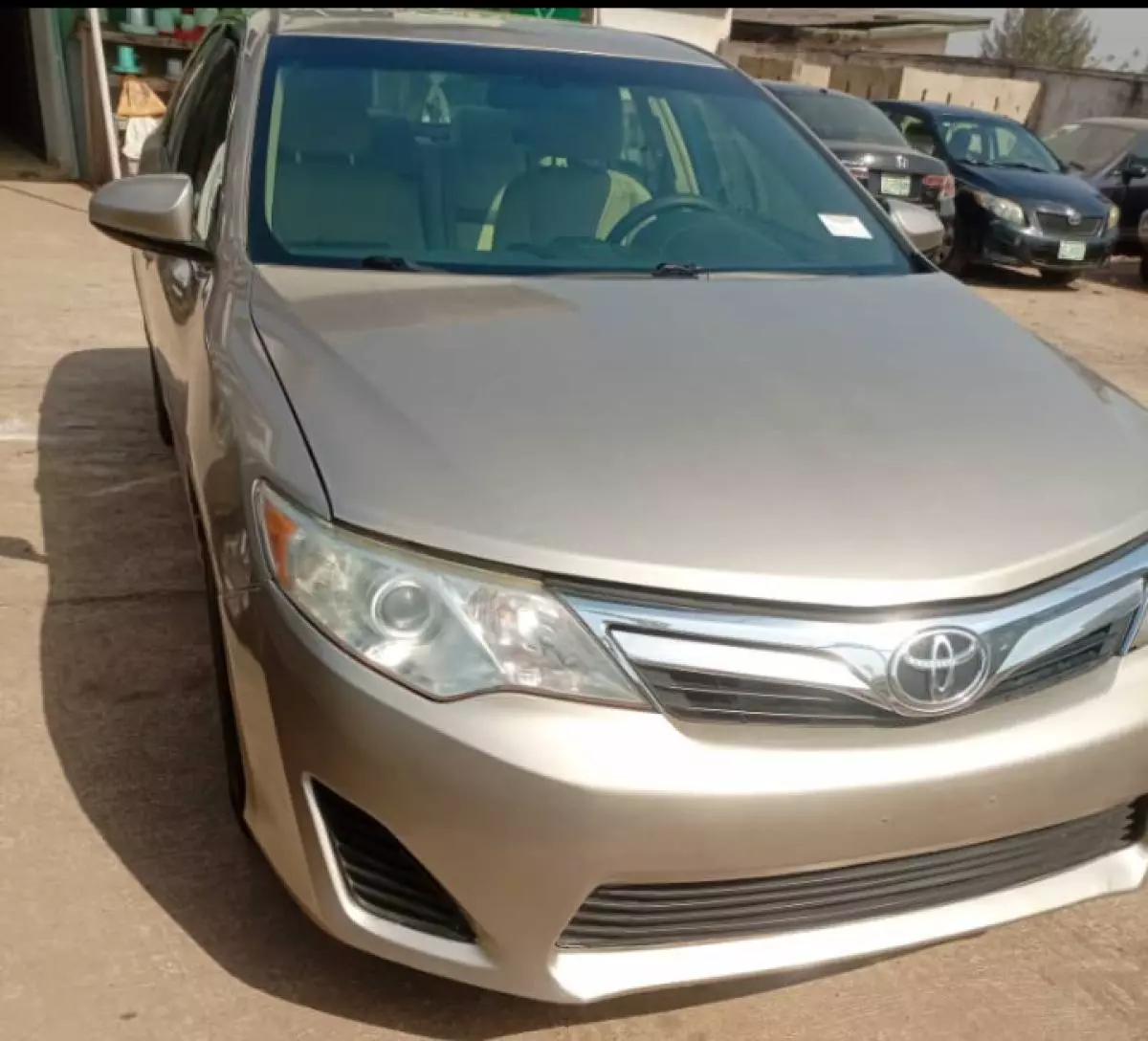 Toyota Camry   - 2014