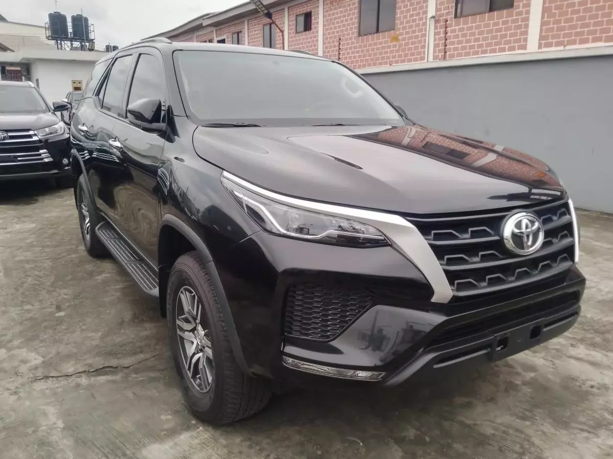 Toyota Fortuner   - 202