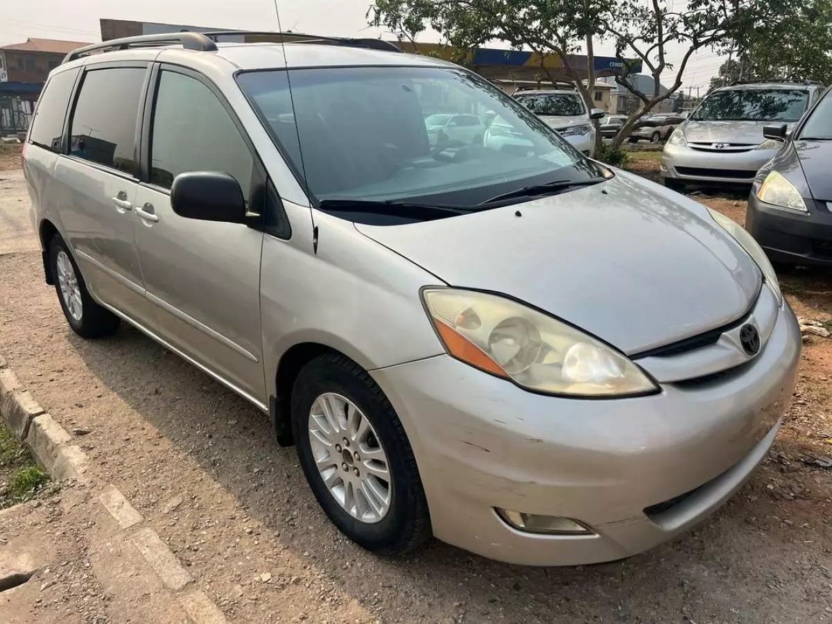 Toyota Sienna   - 2008