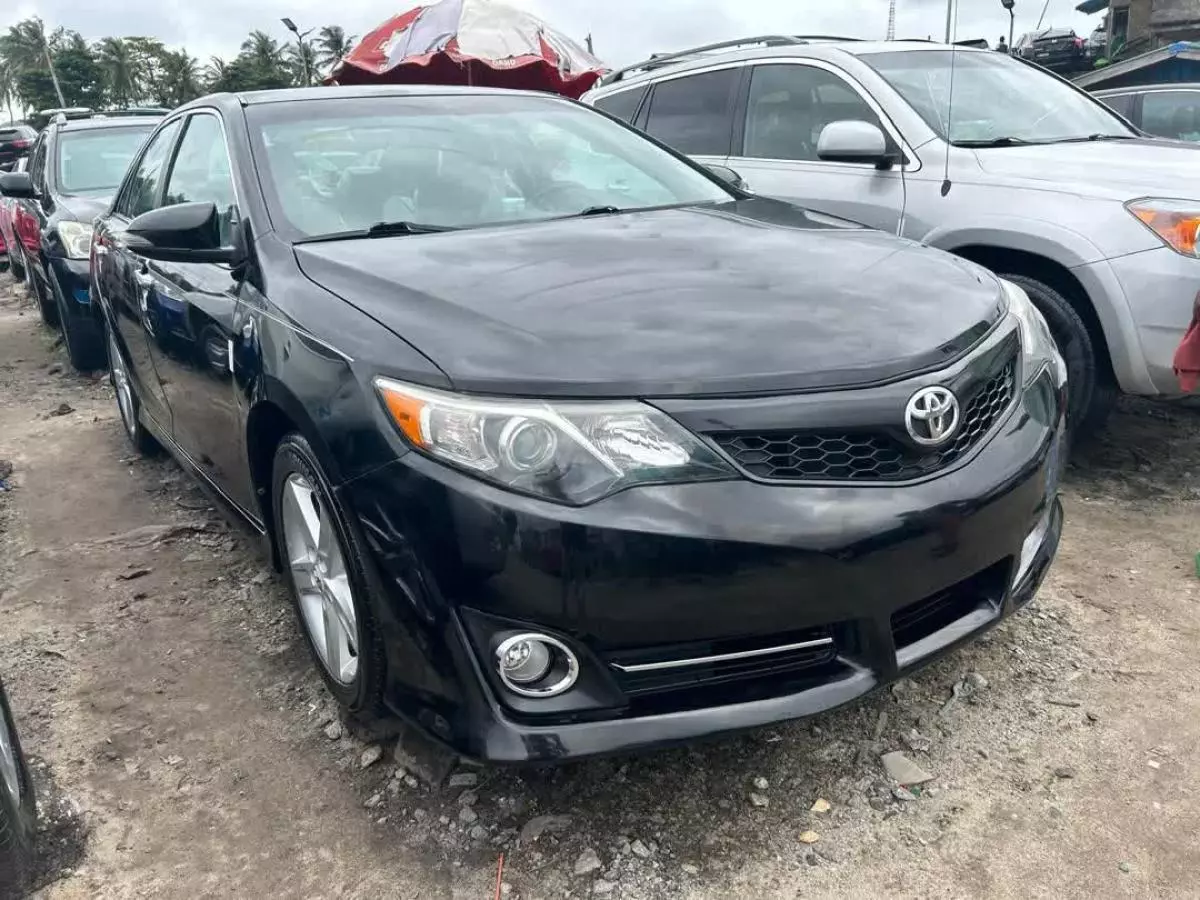 Toyota Camry   - 2012