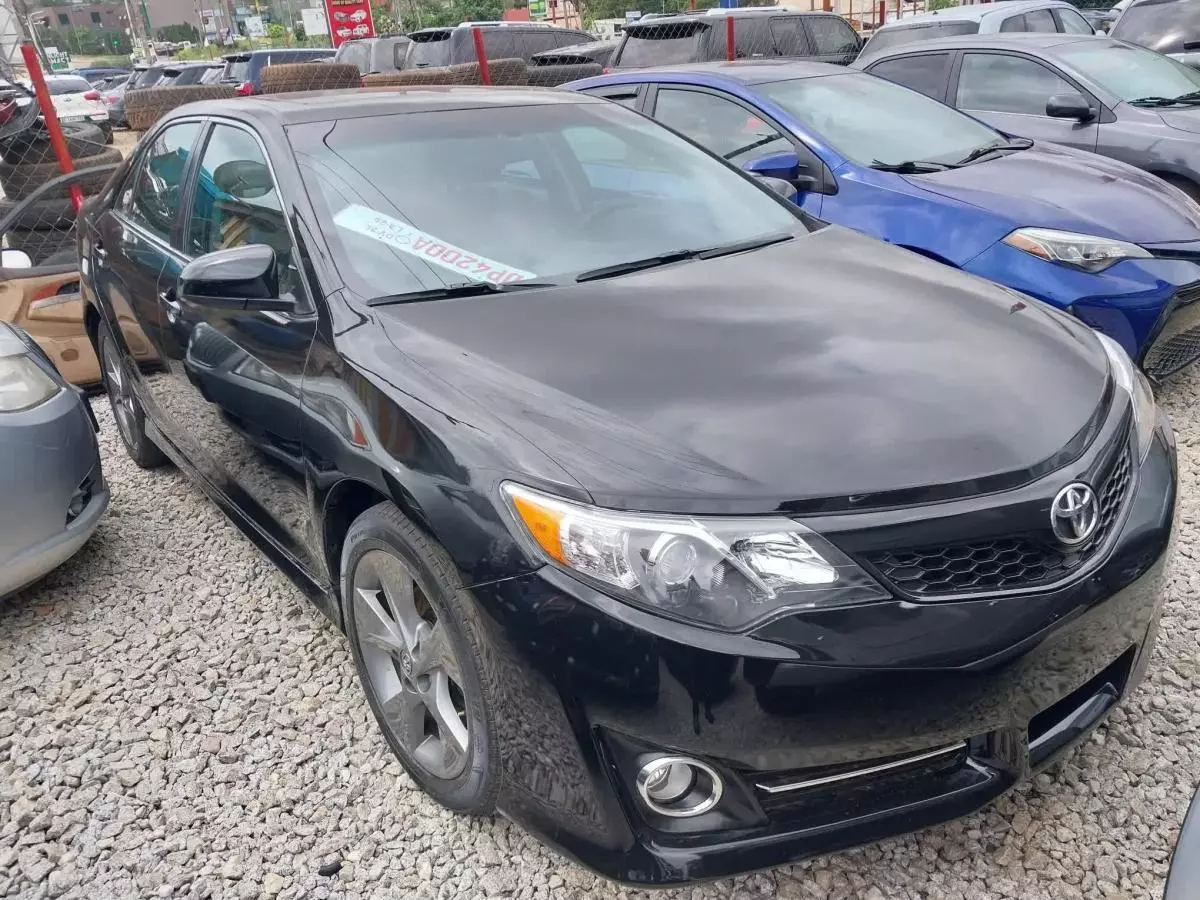 Toyota camry   - 2012