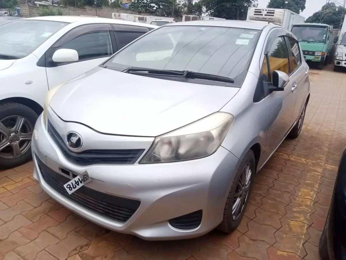 Toyota Vitz   - 2012