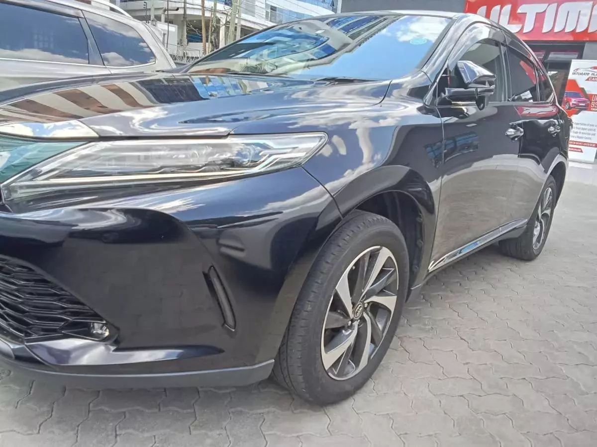 Toyota Harrier   - 2017