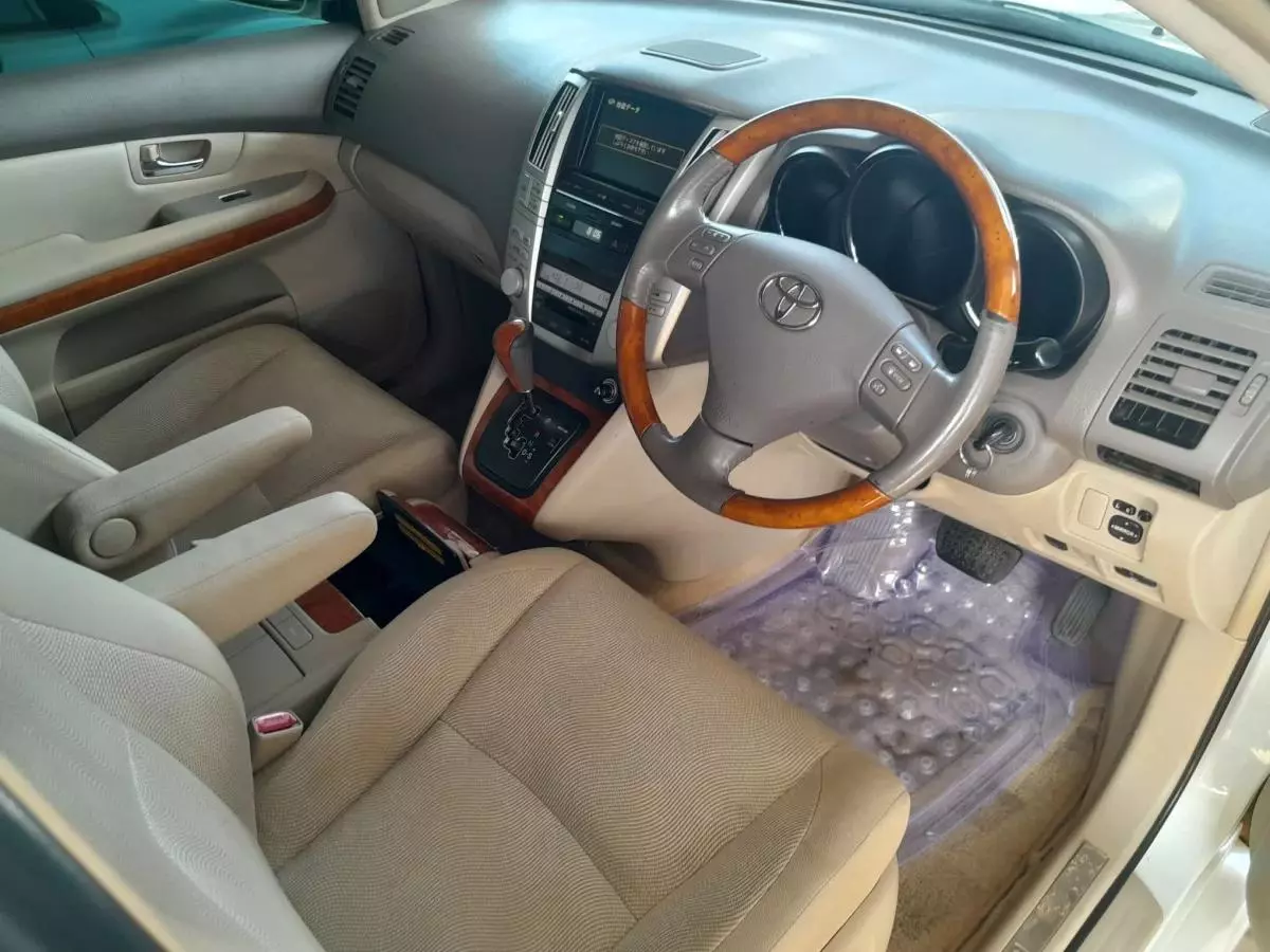 Toyota Harrier   - 2013