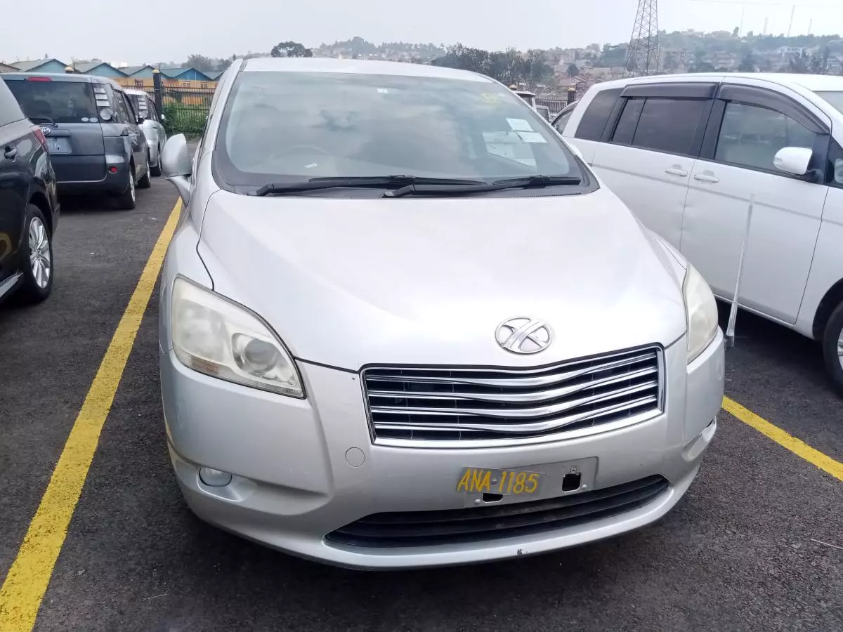 Toyota Mark X Zio   - 2010