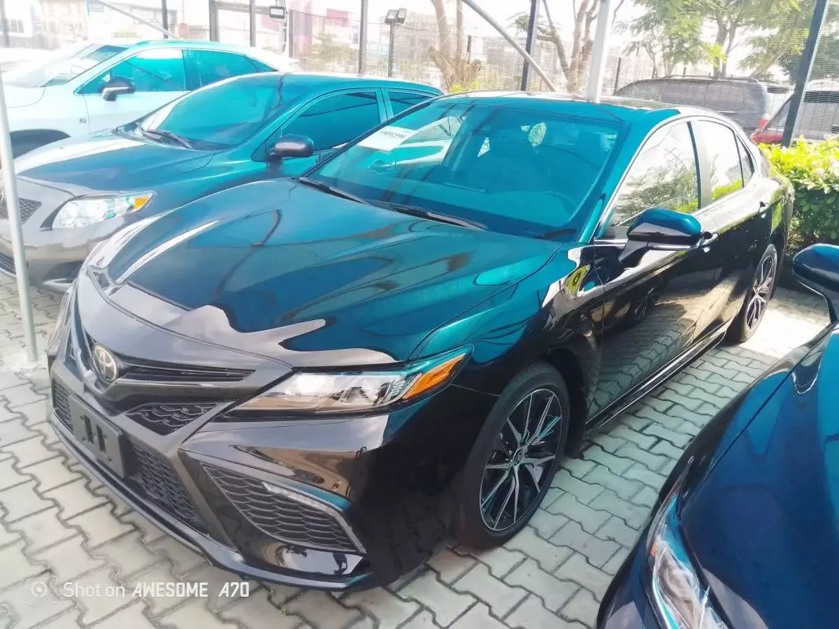 Toyota Camry   - 2024