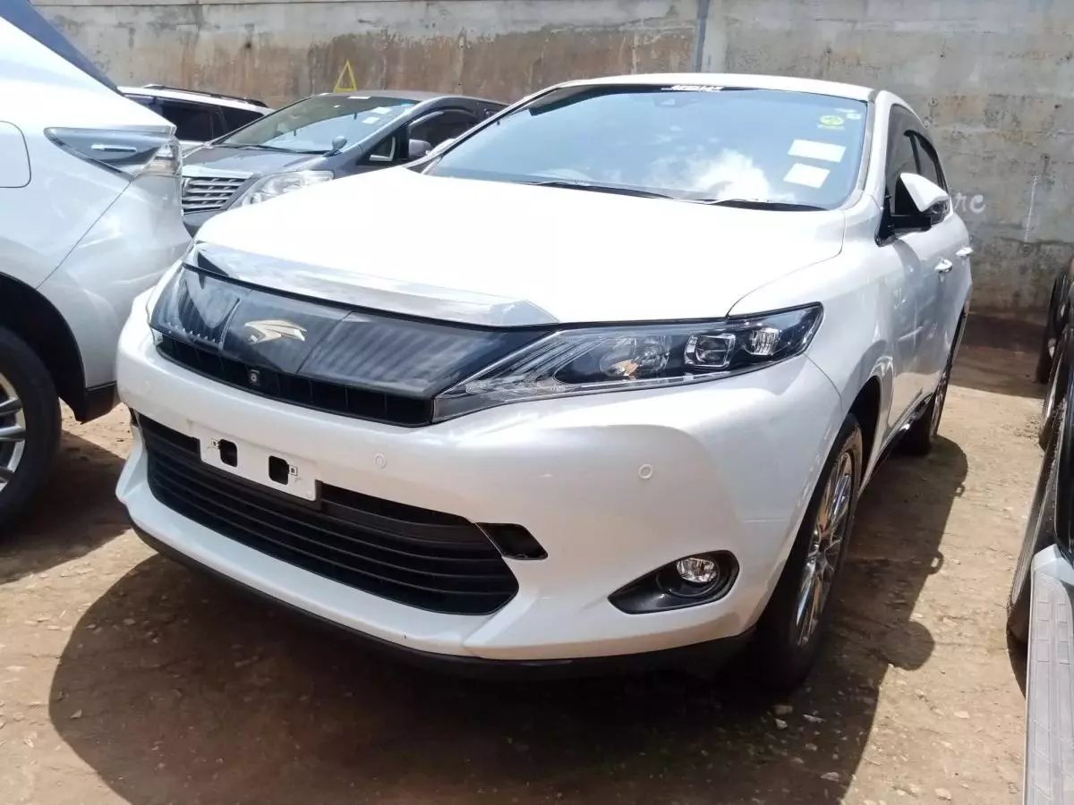 Toyota Harrier   - 2016